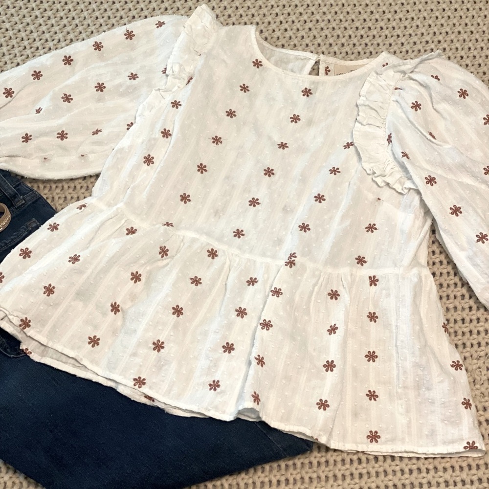 Women’s Medium 3/4 Sleeve Ruffle Top